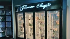 دستگاه فروش گل تازه، قفسه شفاف در یخچال.